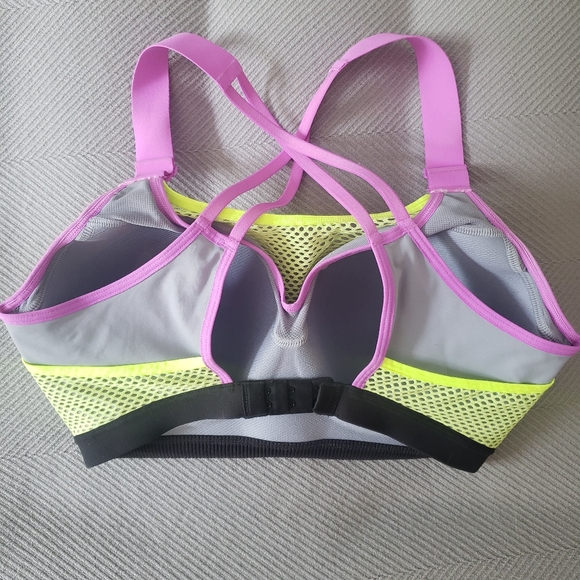 Victoria's Secret Underwire Sports Bra - Picture 2 of 6